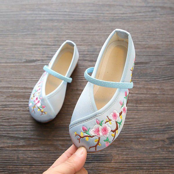 Handmade girls' embroidered shoes in Hanfu children's old Beijing cloth shoes national style students perform shoes dance shoes
