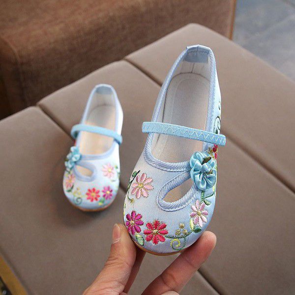 Handmade girls' embroidered shoes in Hanfu children's old Beijing cloth shoes national style students perform shoes dance shoes
