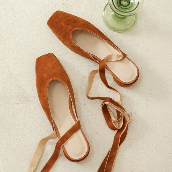 Fashion simple Japanese and Korean Caramel small square head solid color all-around travel foot ring strap strap shallow mouth sandal female
