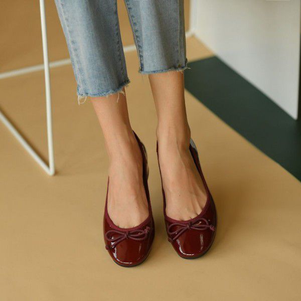 Small leather shoes, Japanese style, sweet bow tie, soft leather, bright leather, medium heel, dark red, round toe, shallow cut single shoe for women 