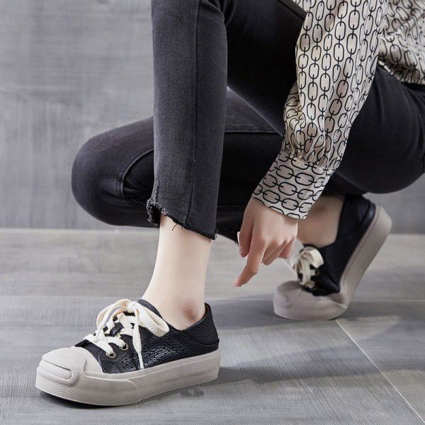 Thick soled casual board shoes for women's spring and summer new hollow hole shoes, genuine leather versatile single shoes, two pairs of lazy half slippers 