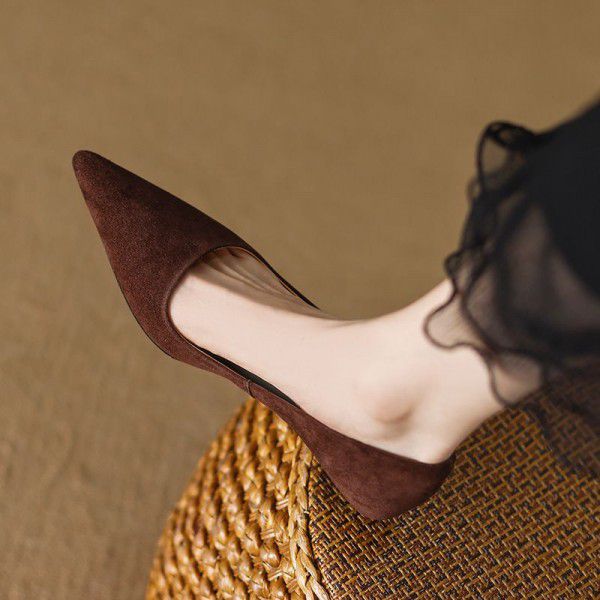 Minimalist temperament, slim heel, matte sheepskin suede, pointed toe, shallow mouthed cat heel, commuting single shoe for women 