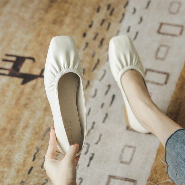 Square toe thick heeled single shoes for women in spring and autumn, new styles for women in spring and autumn, pleated and versatile, shallow mouth medium heeled grandmother shoes for women in work shoes 
