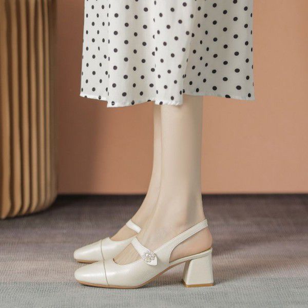 Summer girls wear skirts with high heels and sandals, while wearing live streaming popular Mary Jane shoes 