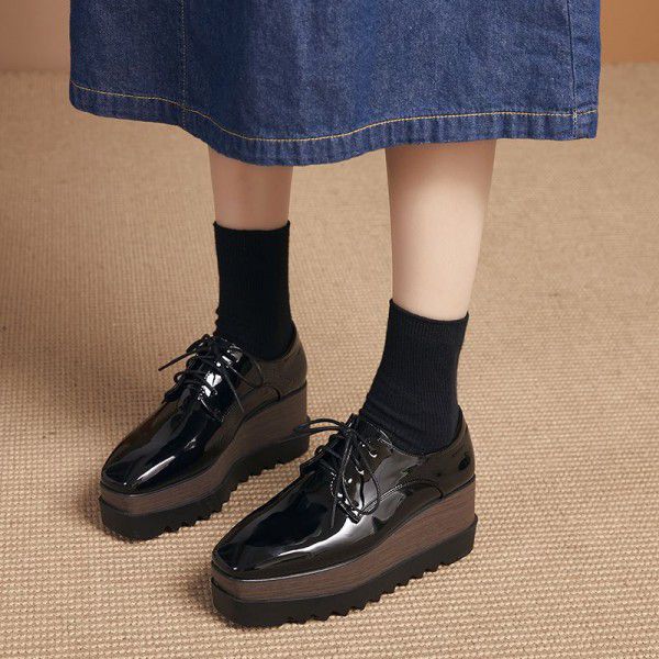 English style sponge cake shoes for women with thick soles, spring new square toe lace up patent leather sloping heel shoes, casual shoes, increased height 