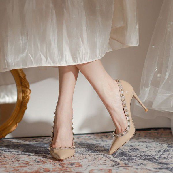 Summer New Pointed Black Rivet High Heels, Women's Sandals with Fine Heels, Beautiful Naked Single Shoes, Liuding Shallow Mouth 