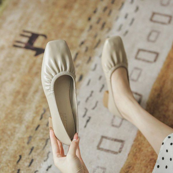 Square toe thick heeled single shoes for women in spring and autumn, new styles for women in spring and autumn, pleated and versatile, shallow mouth medium heeled grandmother shoes for women in work shoes 
