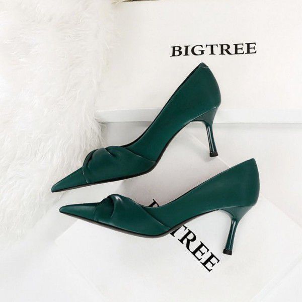 Spring and Summer New Black Pointed Bow High Heels for Women's Fine Heels, Professional Design, Temperament, and Large Size Single Shoes 