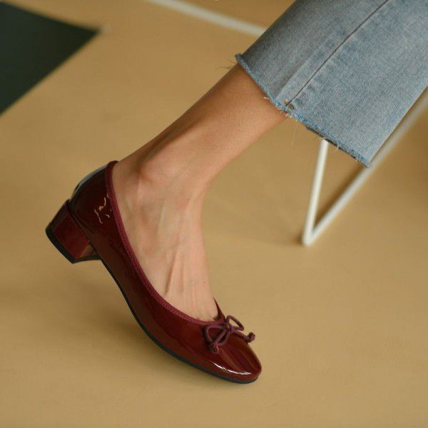 Small leather shoes, Japanese style, sweet bow tie, soft leather, bright leather, medium heel, dark red, round toe, shallow cut single shoe for women 