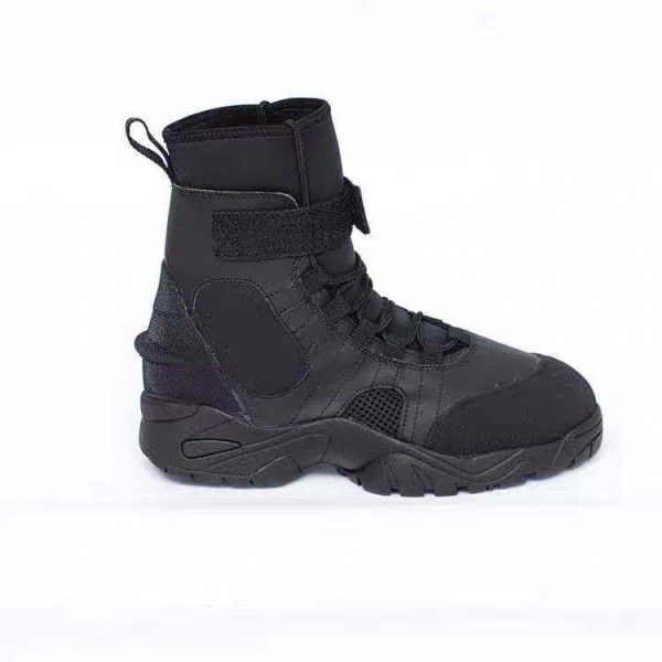 Outdoor thick soled hiking boots for men Versatile British fashion Martin boots High top leather shoes for men 