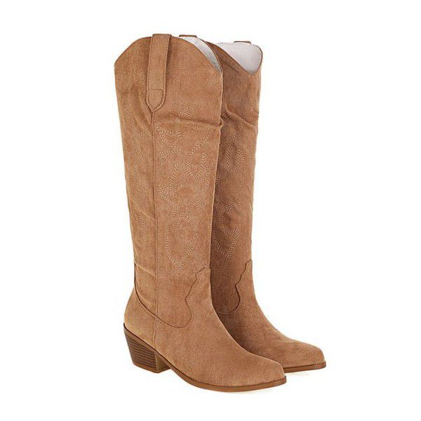 Women's high heeled pointed knights' boots are below the knee, and long boots appear thin and tall. Long boots 
