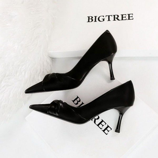 Spring and Summer New Black Pointed Bow High Heels for Women's Fine Heels, Professional Design, Temperament, and Large Size Single Shoes 