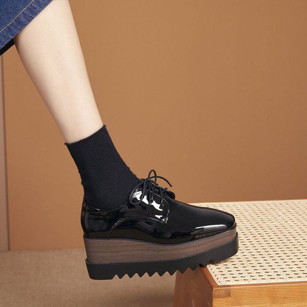 English style sponge cake shoes for women with thick soles, spring new square toe lace up patent leather sloping heel shoes, casual shoes, increased height 