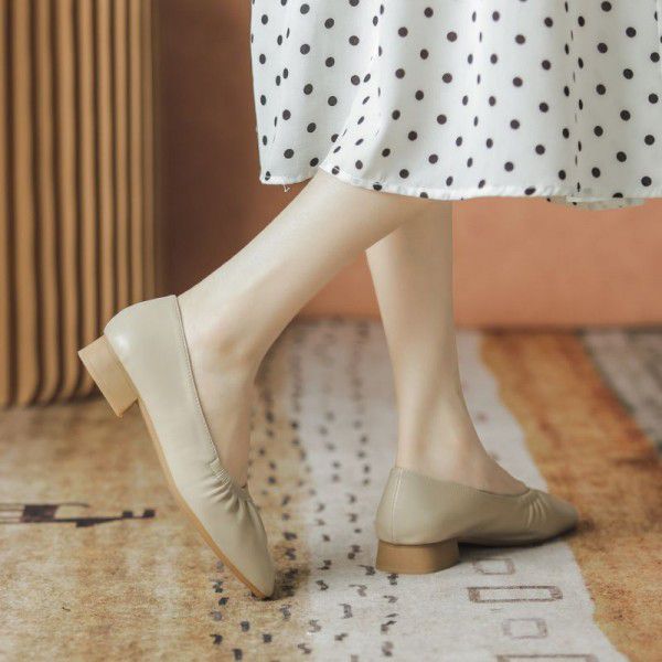 Square toe thick heeled single shoes for women in spring and autumn, new styles for women in spring and autumn, pleated and versatile, shallow mouth medium heeled grandmother shoes for women in work shoes 