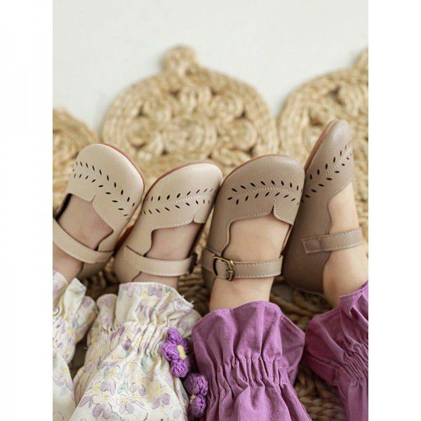 Girls' retro style leather shoes, hollowed out small leaves, baby spring and autumn new casual shoes 