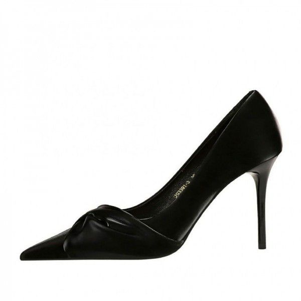 Spring and Summer New Black Pointed Bow High Heels for Women's Fine Heels, Professional Design, Temperament, and Large Size Single Shoes 