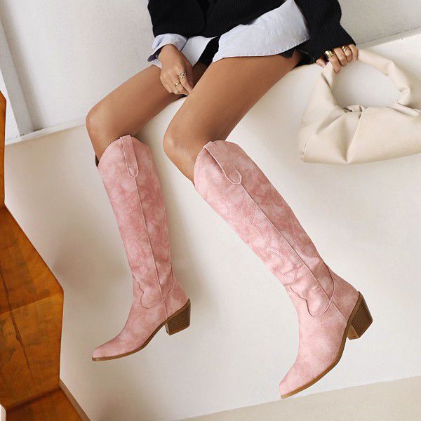 Women's high heeled pointed knights' boots are below the knee, and long boots appear thin and tall. Long boots 