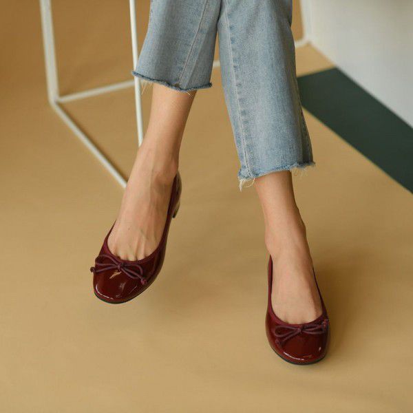 Small leather shoes, Japanese style, sweet bow tie, soft leather, bright leather, medium heel, dark red, round toe, shallow cut single shoe for women 
