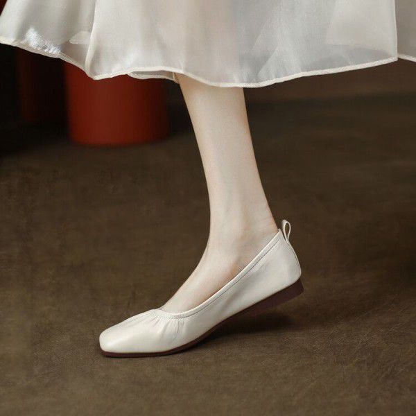 Soft sheepskin single shoe for summer, flat bottomed square toe, shallow cut, comfortable and versatile 