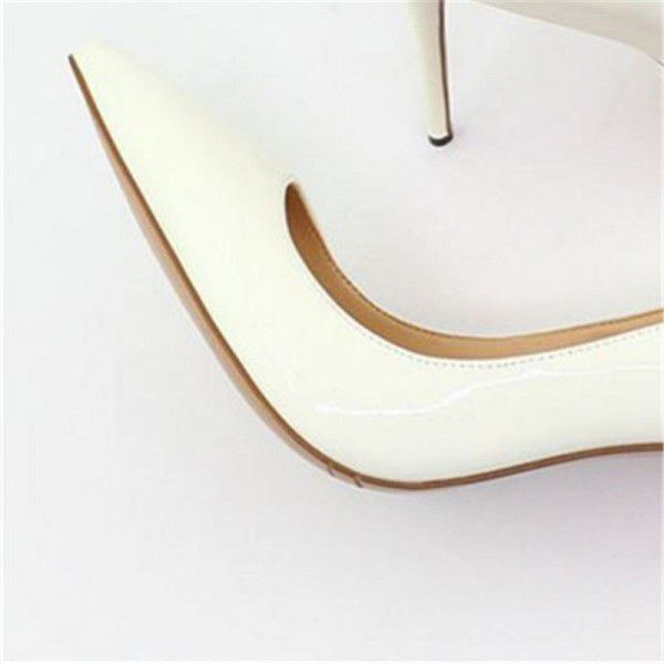 Black patent leather high heels, women's slim heels, pointed toe, shallow mouthed party shoes, solid color single shoes, oversized wedding shoes 