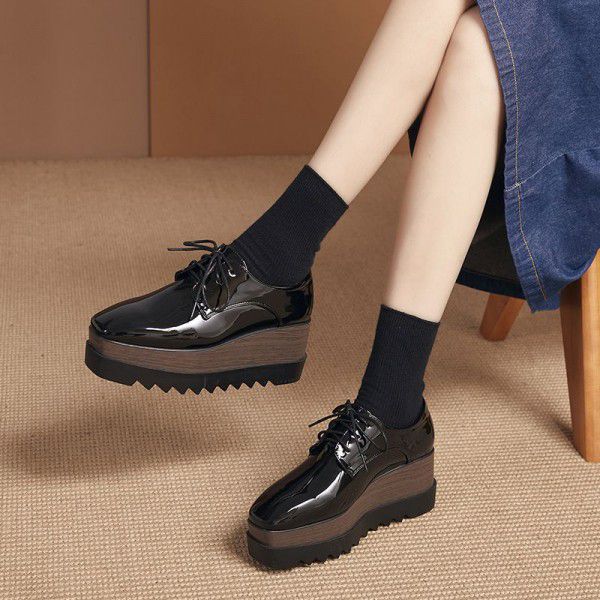 English style sponge cake shoes for women with thick soles, spring new square toe lace up patent leather sloping heel shoes, casual shoes, increased height 