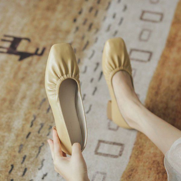 Square toe thick heeled single shoes for women in spring and autumn, new styles for women in spring and autumn, pleated and versatile, shallow mouth medium heeled grandmother shoes for women in work shoes 