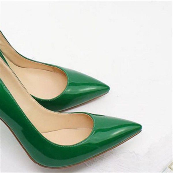 Black patent leather high heels, women's slim heels, pointed toe, shallow mouthed party shoes, solid color single shoes, oversized wedding shoes 