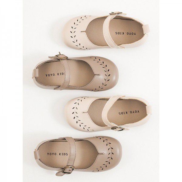 Girls' retro style leather shoes, hollowed out sma...