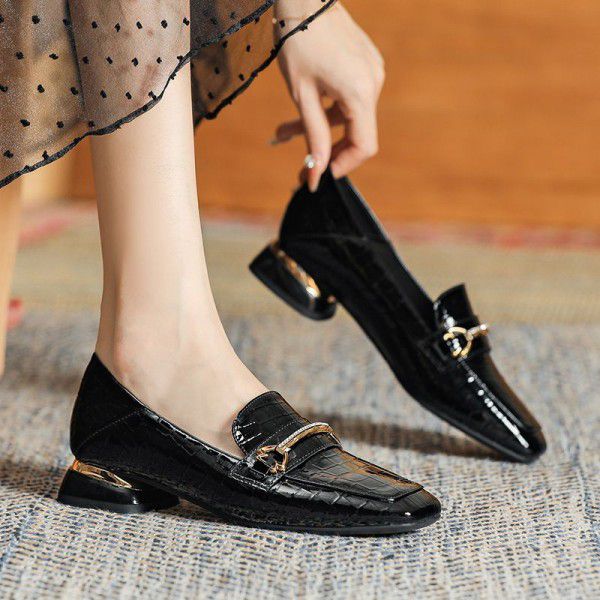Small leather shoes women's new autumn square head thick heel patent leather Slip-on shoe French British style medium heel sheepskin shoes 