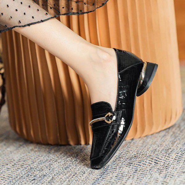 Small leather shoes women's new autumn square head thick heel patent leather Slip-on shoe French British style medium heel sheepskin shoes 