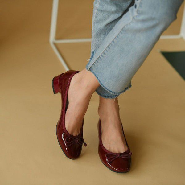 Small leather shoes, Japanese style, sweet bow tie, soft leather, bright leather, medium heel, dark red, round toe, shallow cut single shoe for women 