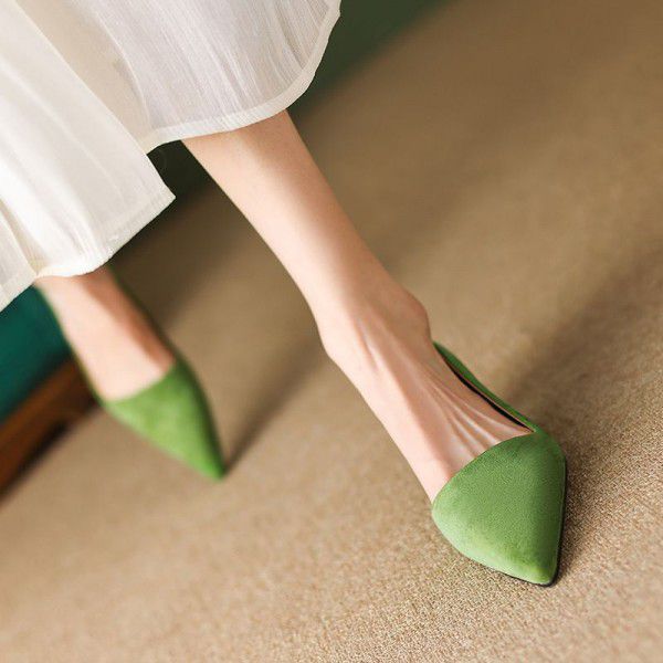 Minimalist temperament, slim heel, matte sheepskin suede, pointed toe, shallow mouthed cat heel, commuting single shoe for women 