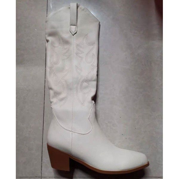 Women's high heeled pointed knights' boots are below the knee, and long boots appear thin and tall. Long boots 