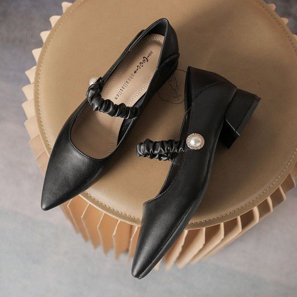 Small leather shoes for women, British style spring new leather pointed loafers, shallow mouth thick heel shoes for women 