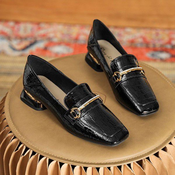 Small leather shoes women's new autumn square head thick heel patent leather Slip-on shoe French British style medium heel sheepskin shoes 
